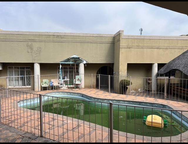 6 BEDROOM HOUSE FOR SALE IN CASHAN